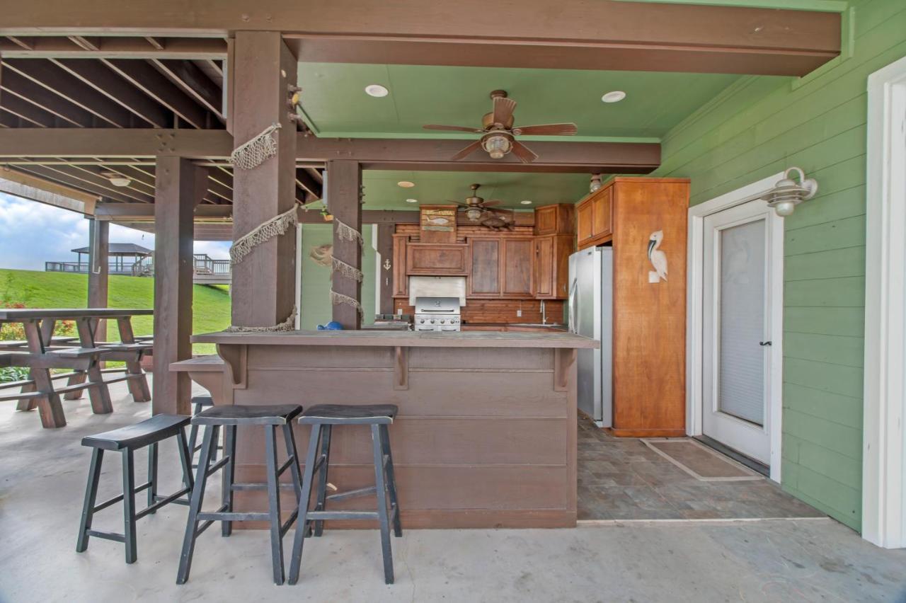 Luxury Waterfront Family And Pet Friendly Near Surfside 11 Mins Villa *