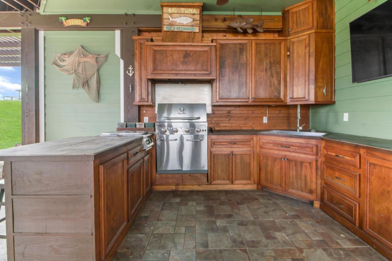 Luxury Waterfront Family And Pet Friendly Near Surfside 11 Mins Freeport