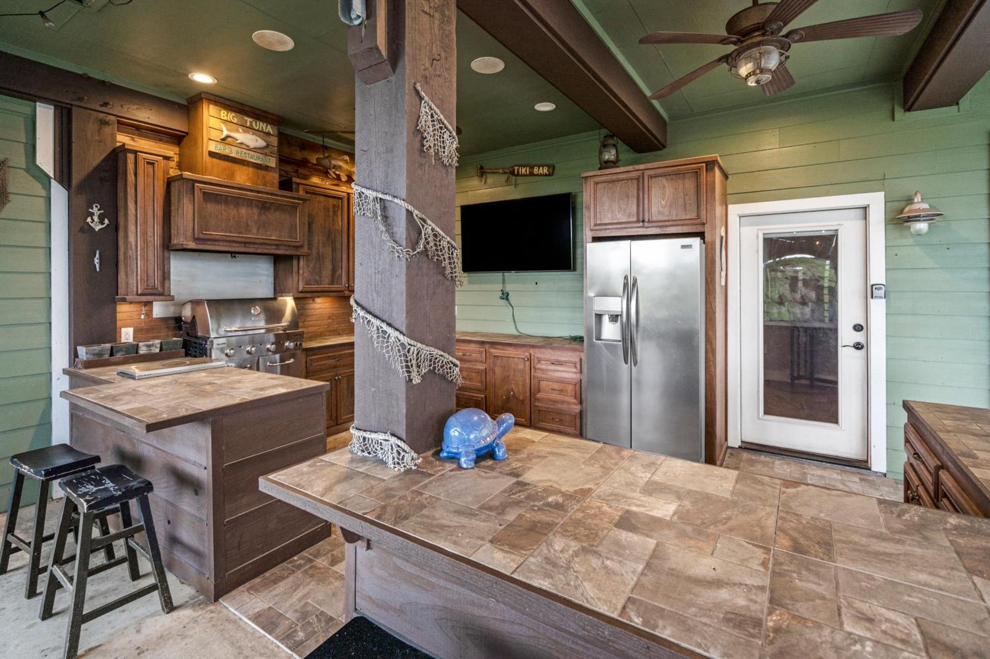 Luxury Waterfront Family And Pet Friendly Near Surfside 11 Mins Villa