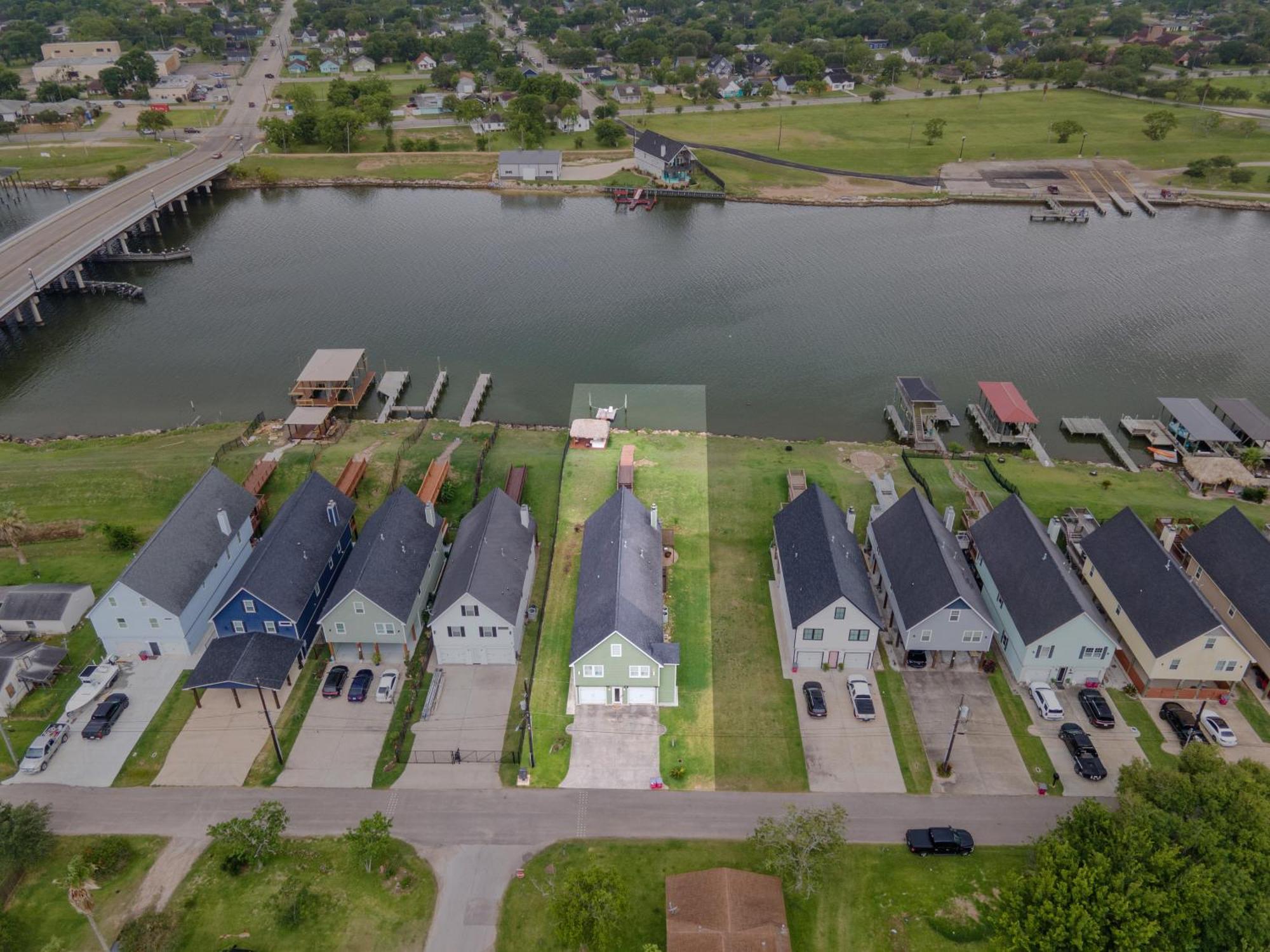 Villa Luxury Waterfront Family And Pet Friendly Near Surfside 11 Mins Freeport