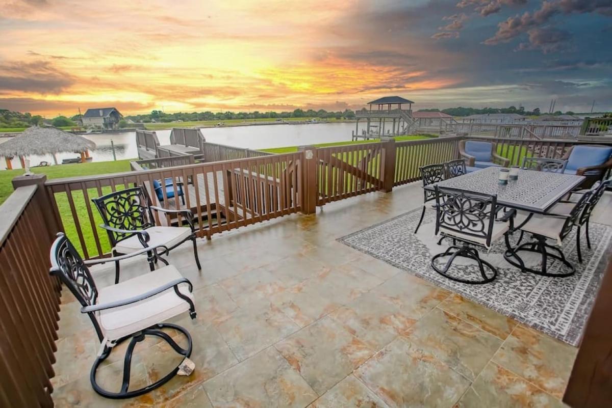 Luxury Waterfront Family And Pet Friendly Near Surfside 11 Mins Villa *